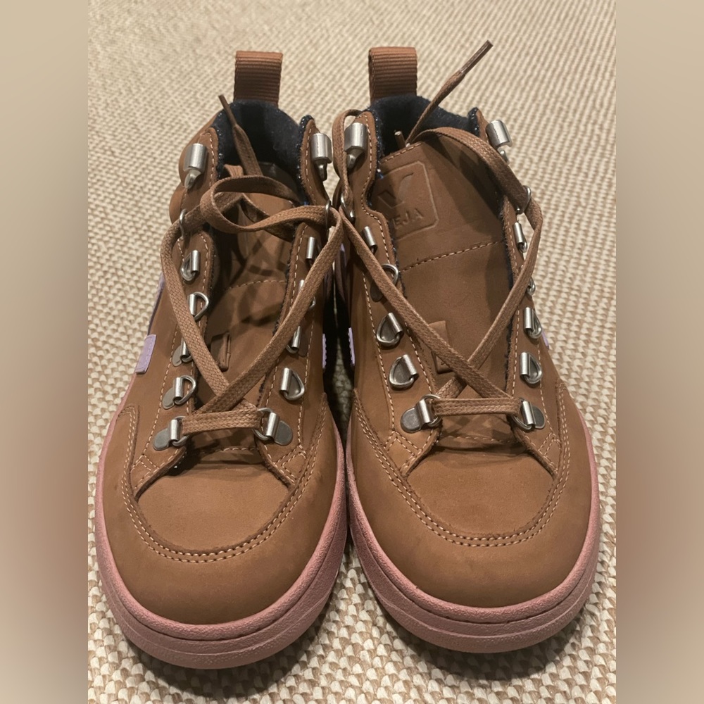 VEJA Gender Inclusive Roraima High Top Sneaker NWOT - Picture 14 of 14